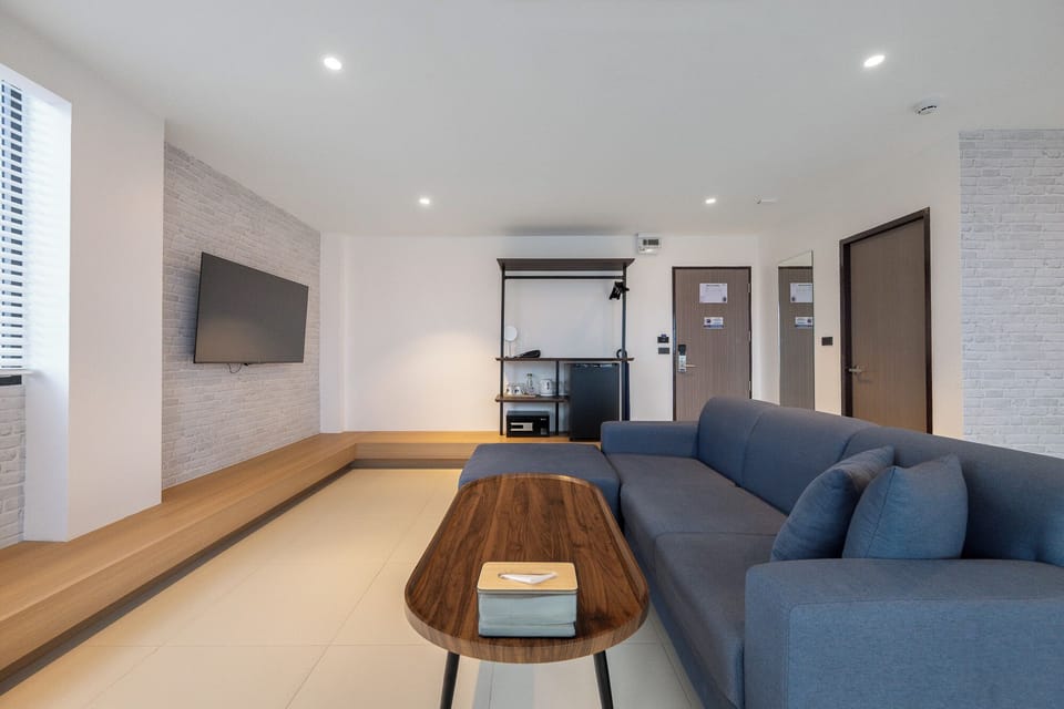 Studio Suite, Ocean View | In-room safe, laptop workspace, soundproofing, free WiFi