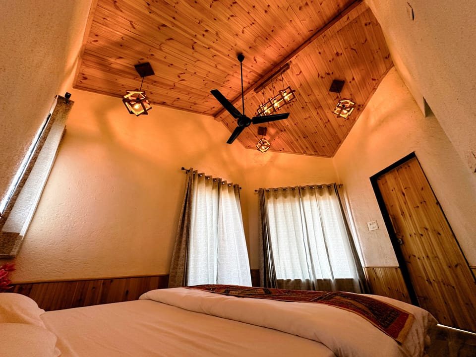 Deluxe Cottage, Mountain View | Desk, laptop workspace, free WiFi