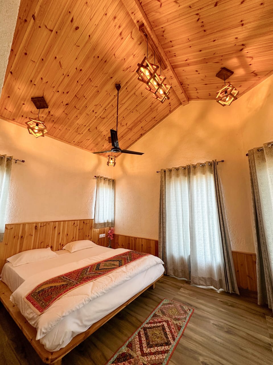 Deluxe Cottage, Mountain View | Desk, laptop workspace, free WiFi