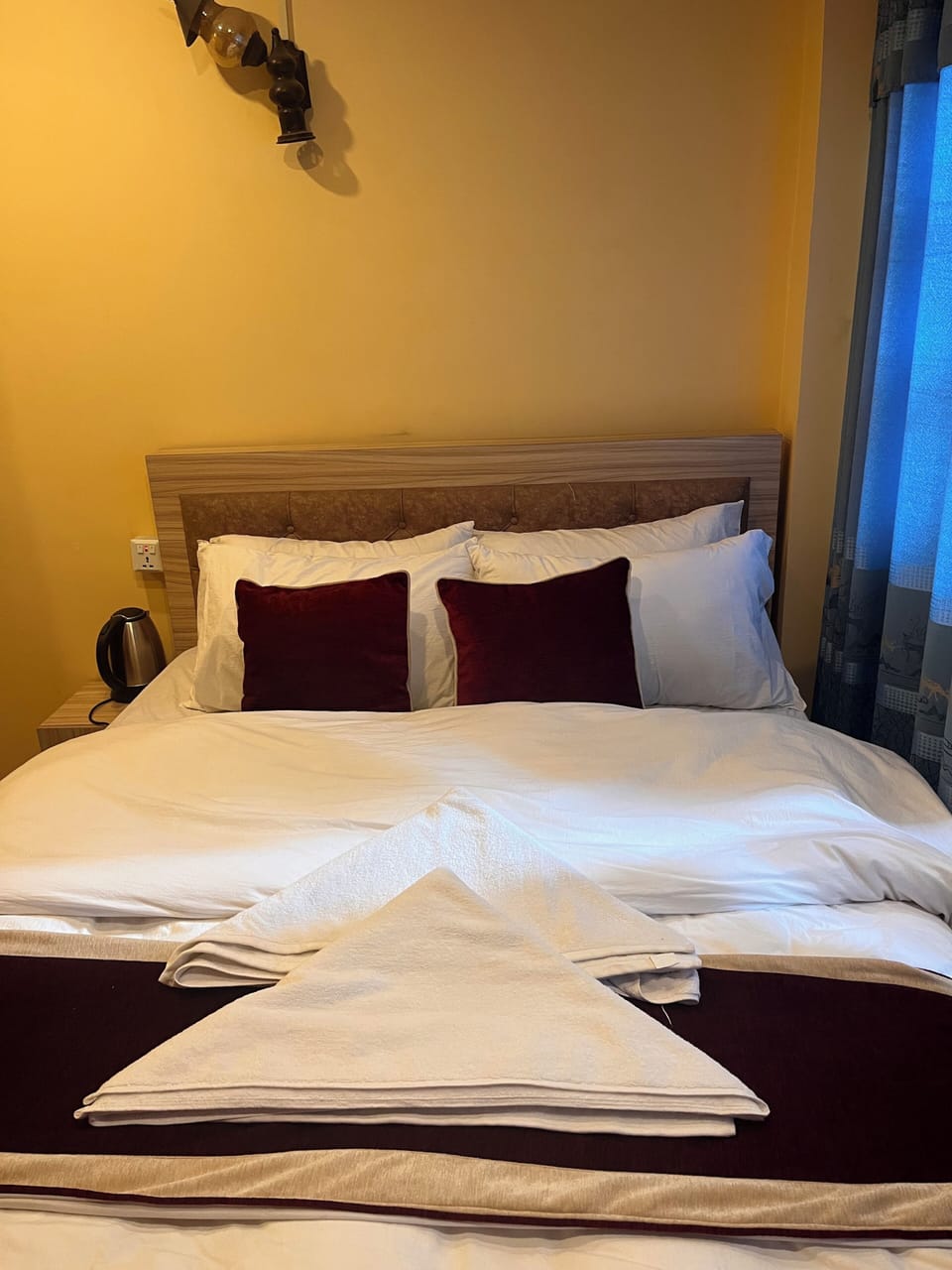 Desk, laptop workspace, iron/ironing board, free WiFi