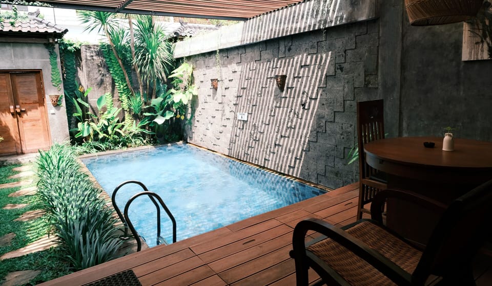 Indoor/outdoor pool