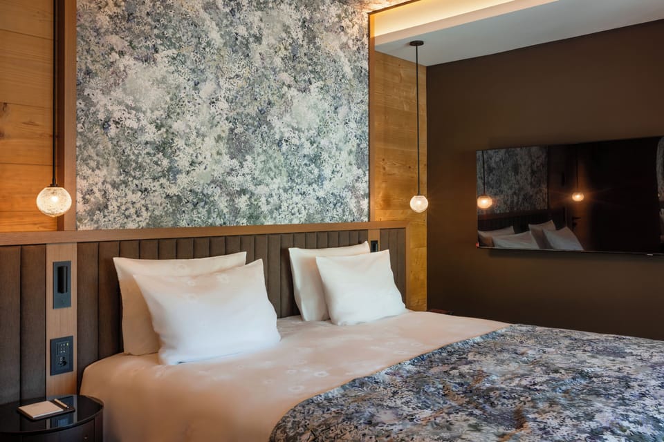 Superior Room, 1 King Bed | In-room safe, desk, free WiFi