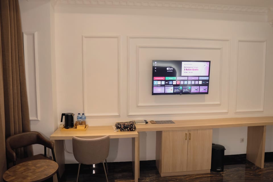 Deluxe Room | Desk, laptop workspace, free WiFi, bed sheets