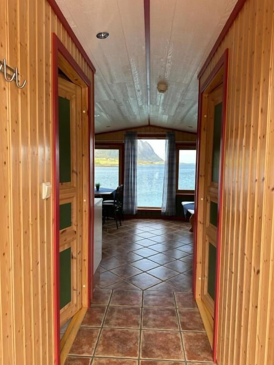 Classic Cabin, Ocean View | Living area