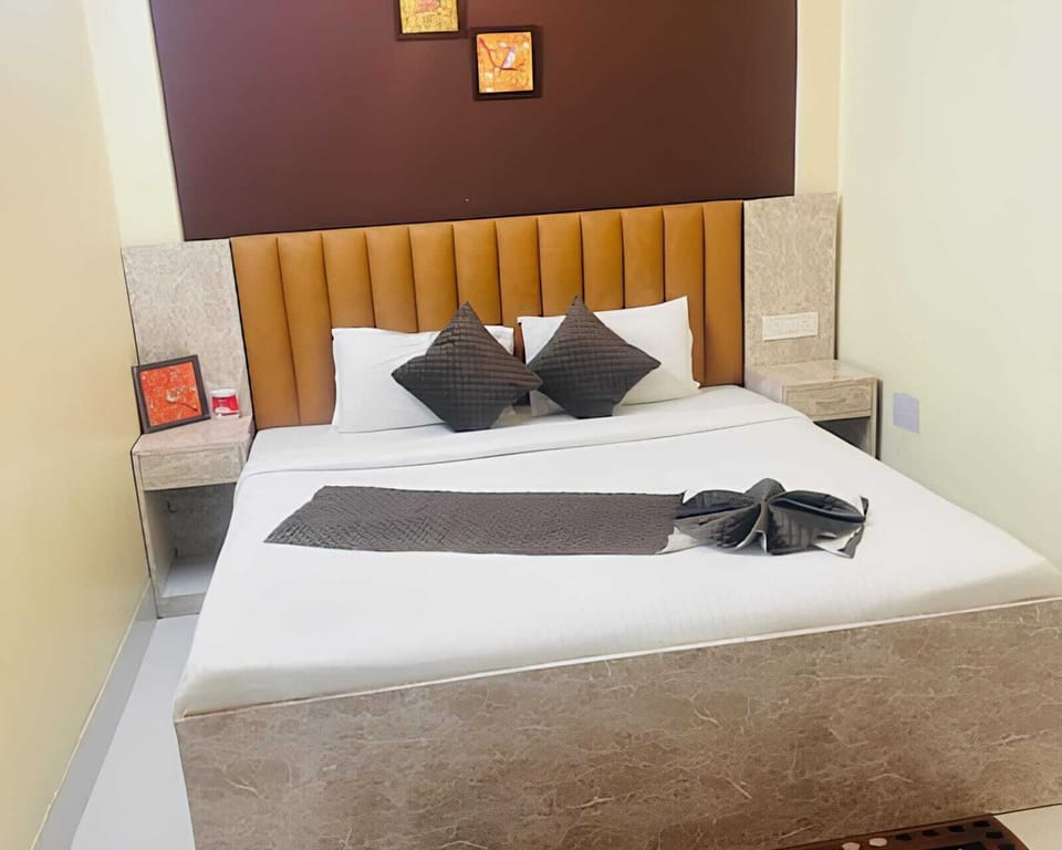 Classic Room | Desk, laptop workspace, free WiFi