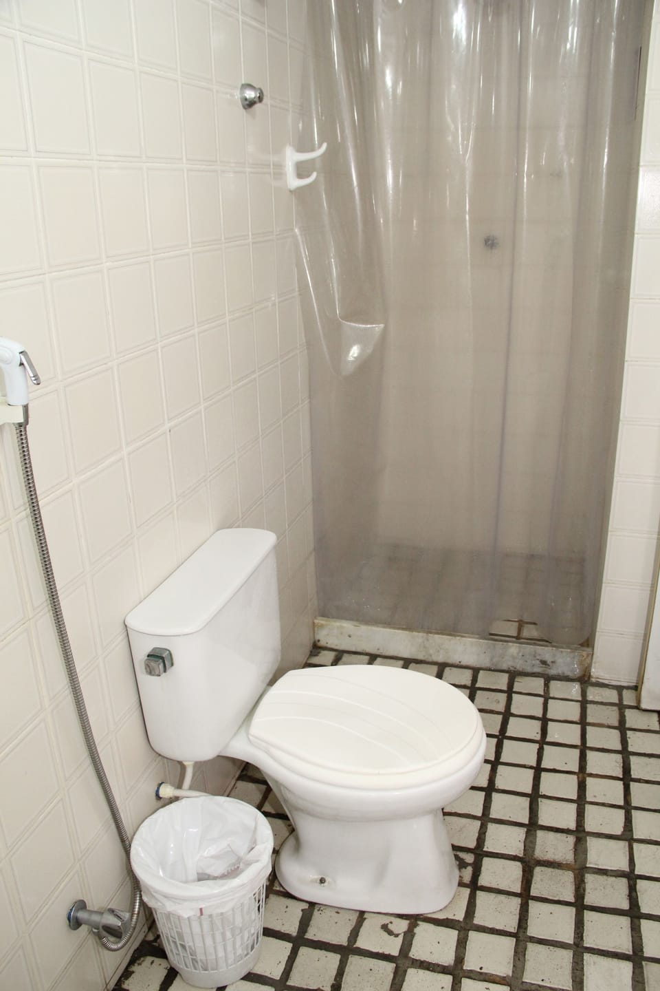 Standard Quadruple Room | Bathroom | Shower, towels