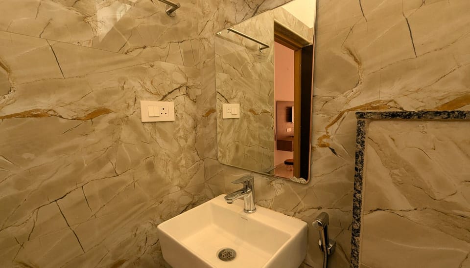 Deluxe Double Room, 1 Double Bed with Sofa bed, City View | Bathroom | Shower, free toiletries, soap, shampoo