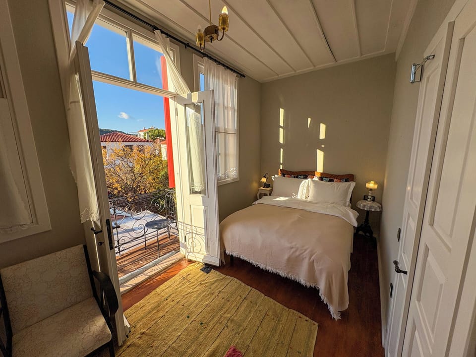 Deluxe Room, Garden View | Terrace/patio