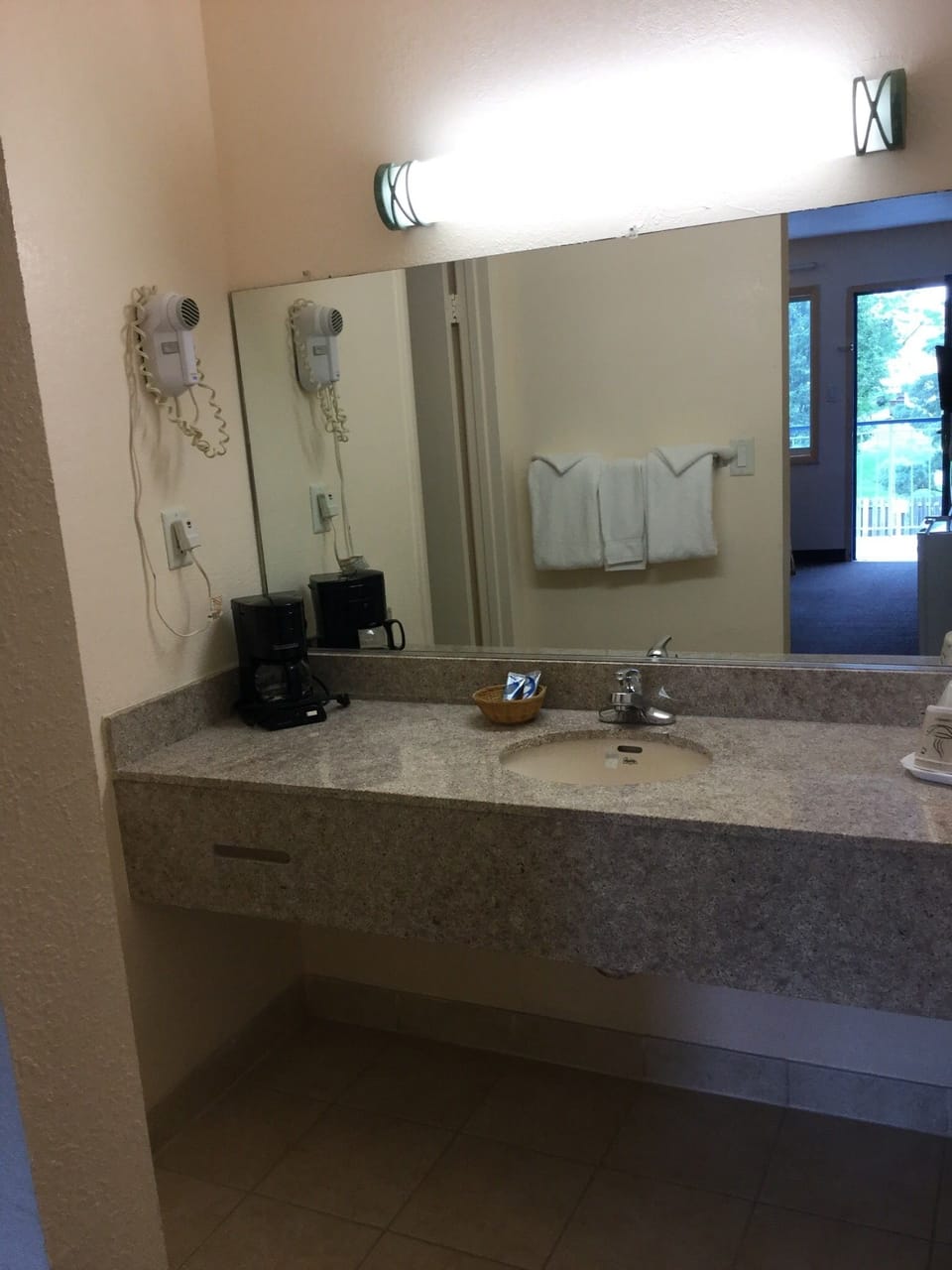 Standard Room, 1 King Bed, Smoking | Iron/ironing board, free WiFi, bed sheets