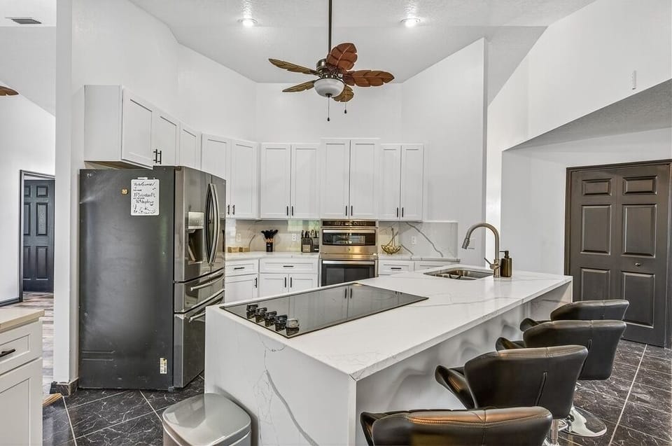 House, 4 Bedrooms | Private kitchen | Fridge, oven, coffee/tea maker