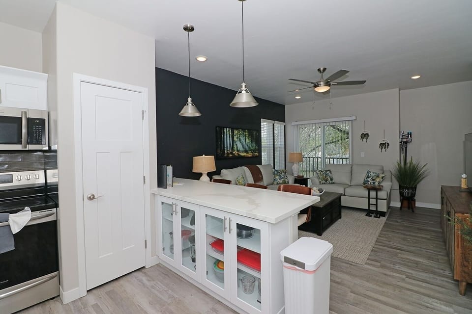 Townhome, 2 Bedrooms | Private kitchen | Fridge, oven, coffee/tea maker, toaster