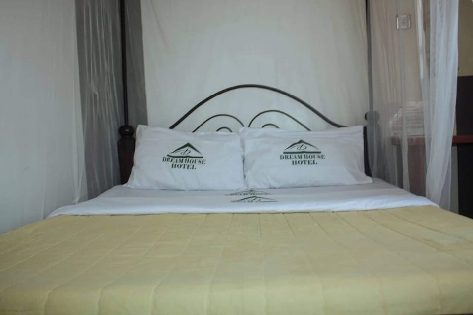 Comfort Double Room, City View | Free WiFi, bed sheets