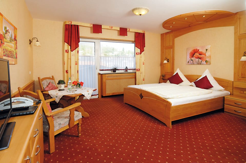 Double Room, Non Smoking, Balcony | In-room safe, blackout drapes, free WiFi