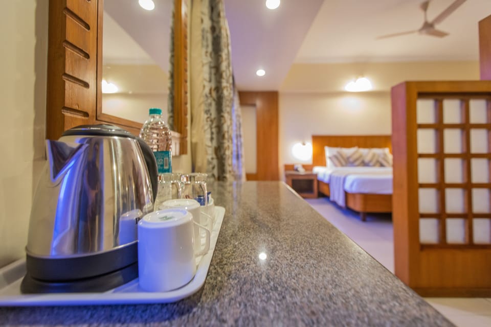 Suite | Minibar, in-room safe, desk, laptop workspace