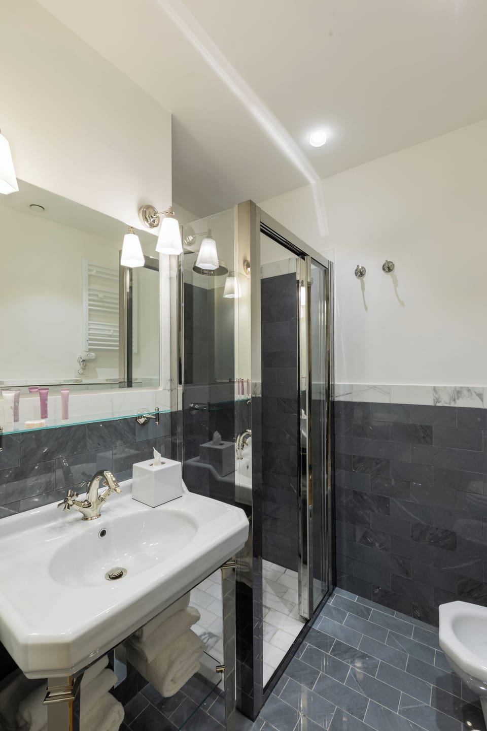 Standard Double or Twin Room | Bathroom | Free toiletries, towels, soap, shampoo