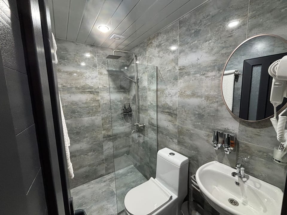 Family Quadruple Room | Bathroom | Shower, hair dryer, slippers, towels