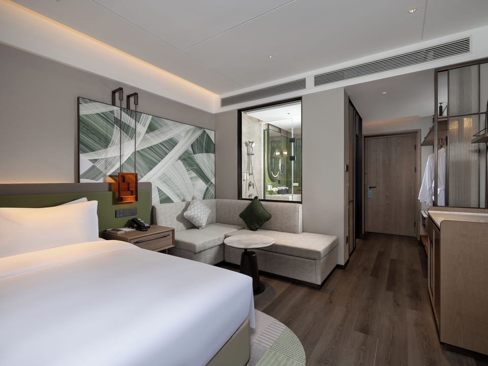 1 King Standard Courtyard Access | Down comforters, in-room safe, blackout drapes, cribs (free)