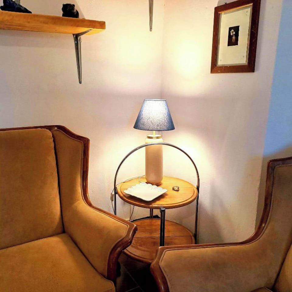 House, Garden View | Living area | 32-inch TV with cable channels, fireplace