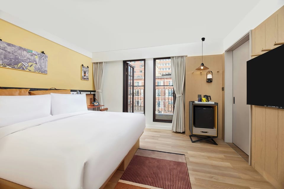 Room, 1 King Bed, Balcony, City View | Minibar, in-room safe, desk, blackout drapes