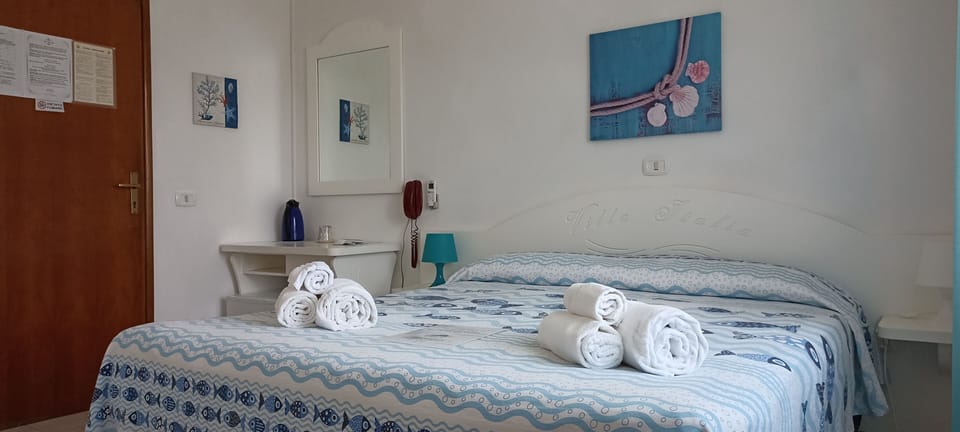 Classic Room | Desk, free WiFi