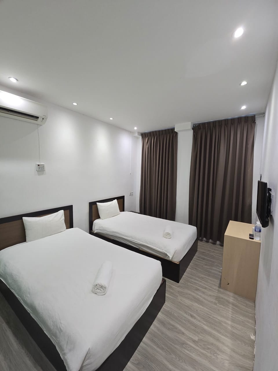 Twin Room | Desk, free WiFi