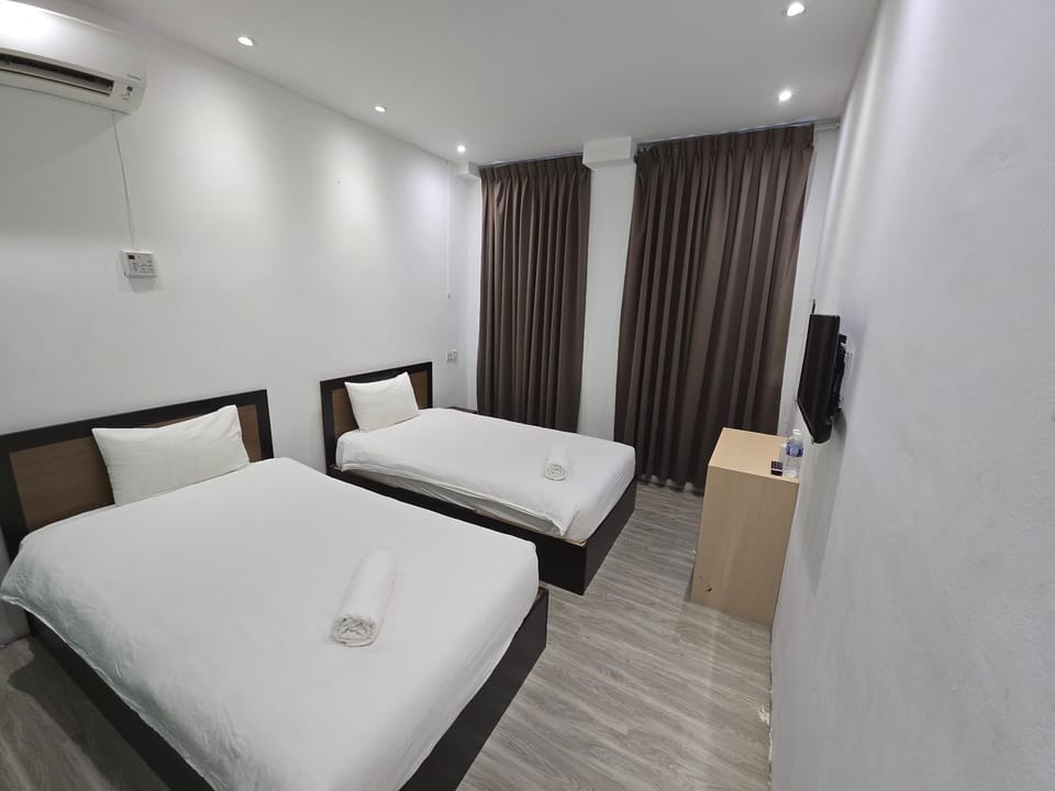 Twin Room | Desk, free WiFi