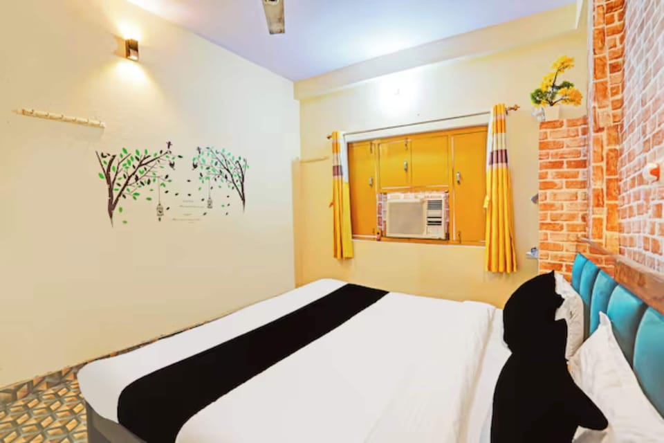 Standard Double Room, Multiple Beds, City View | Desk, laptop workspace, soundproofing, bed sheets