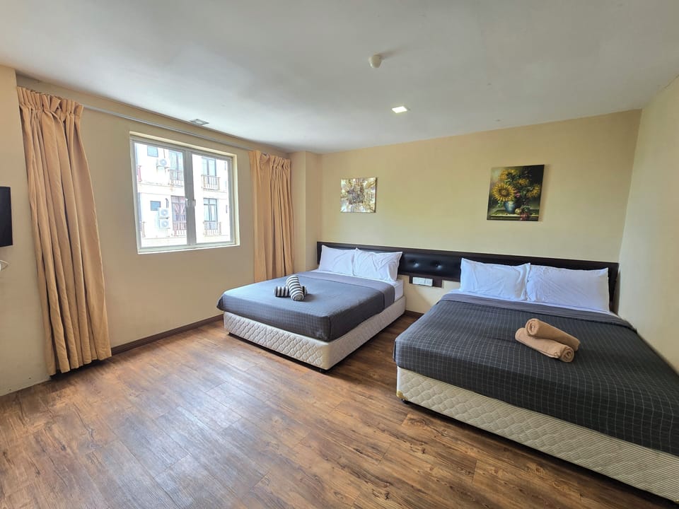 Premium Room | Minibar, desk, laptop workspace, iron/ironing board