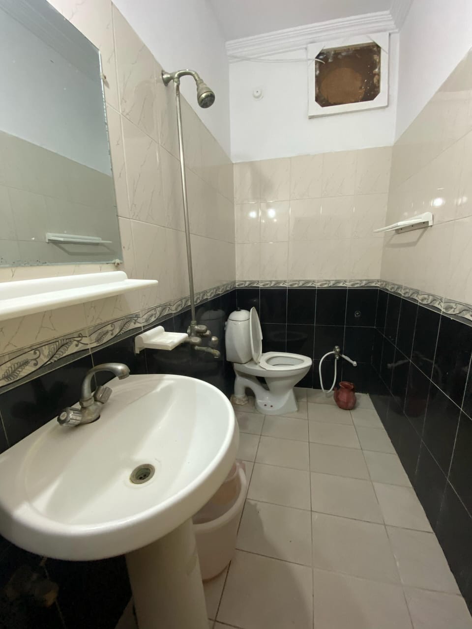 Double Room | Bathroom | Shower, slippers, towels, soap