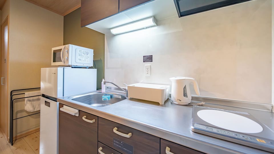 Basic Apartment, City View | Private kitchen | Paper towels