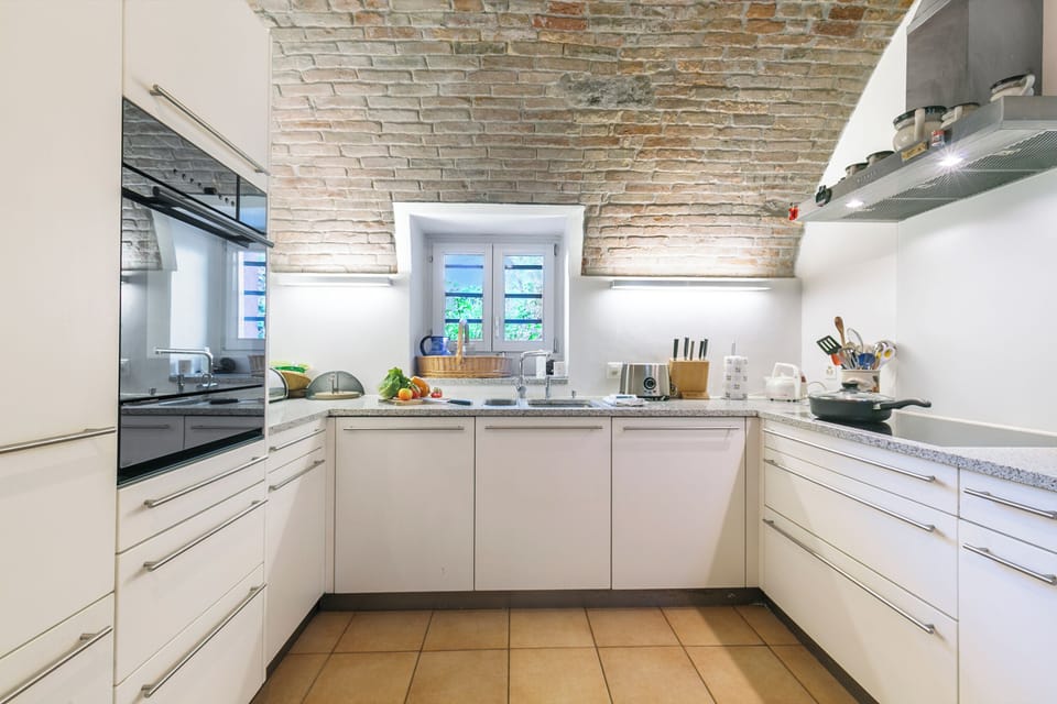 Standard House, 3 Bedrooms, Fireplace, Lakeside (Mica Aurea Morcote) | Private kitchen