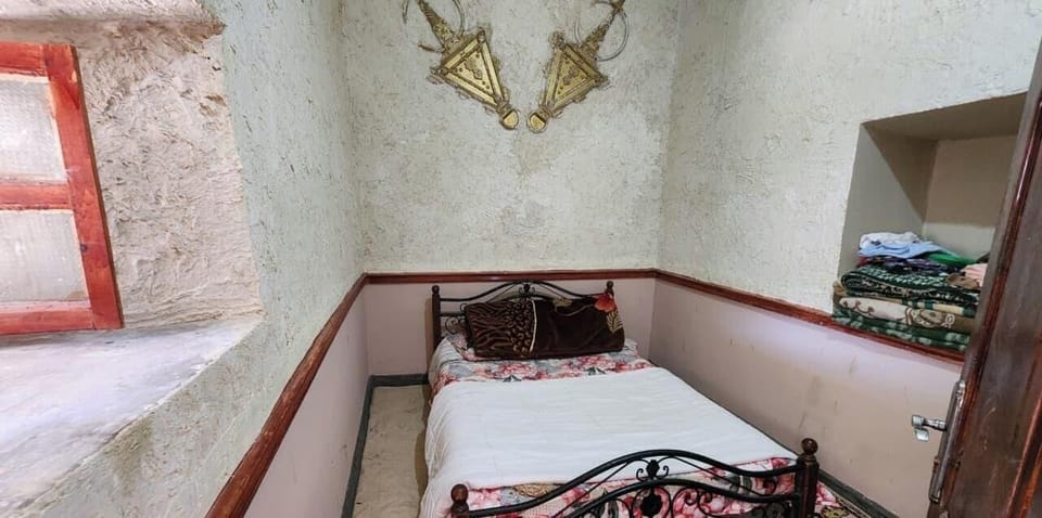 In-room safe, laptop workspace, blackout drapes, soundproofing