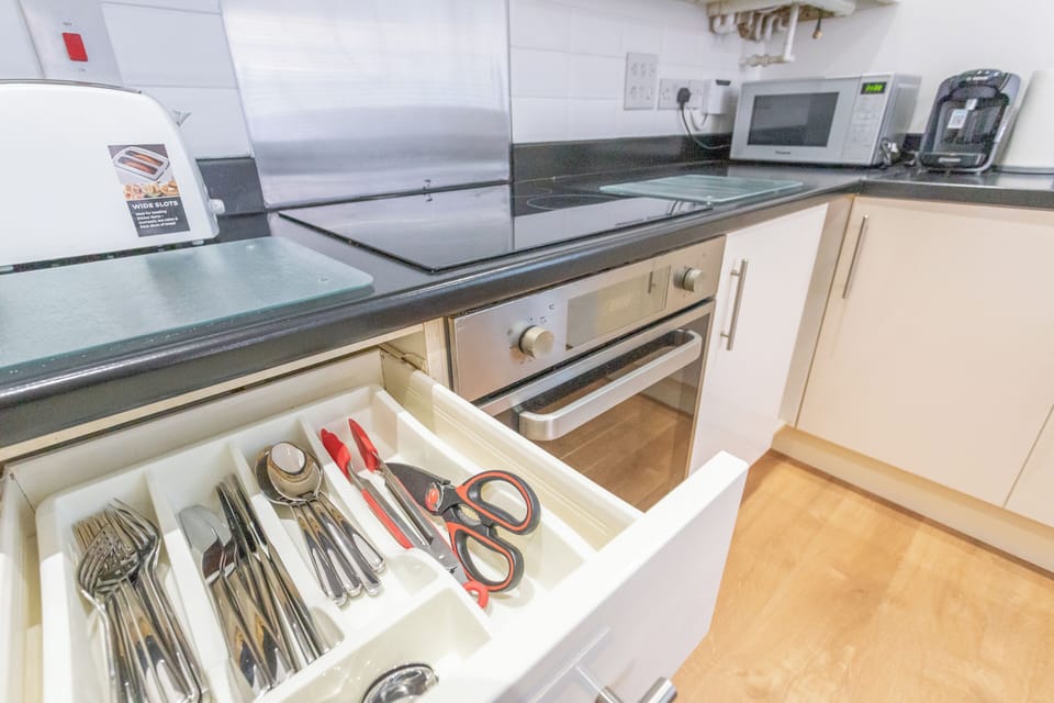 Apartment | Private kitchen | Full-size fridge, microwave, oven, stovetop