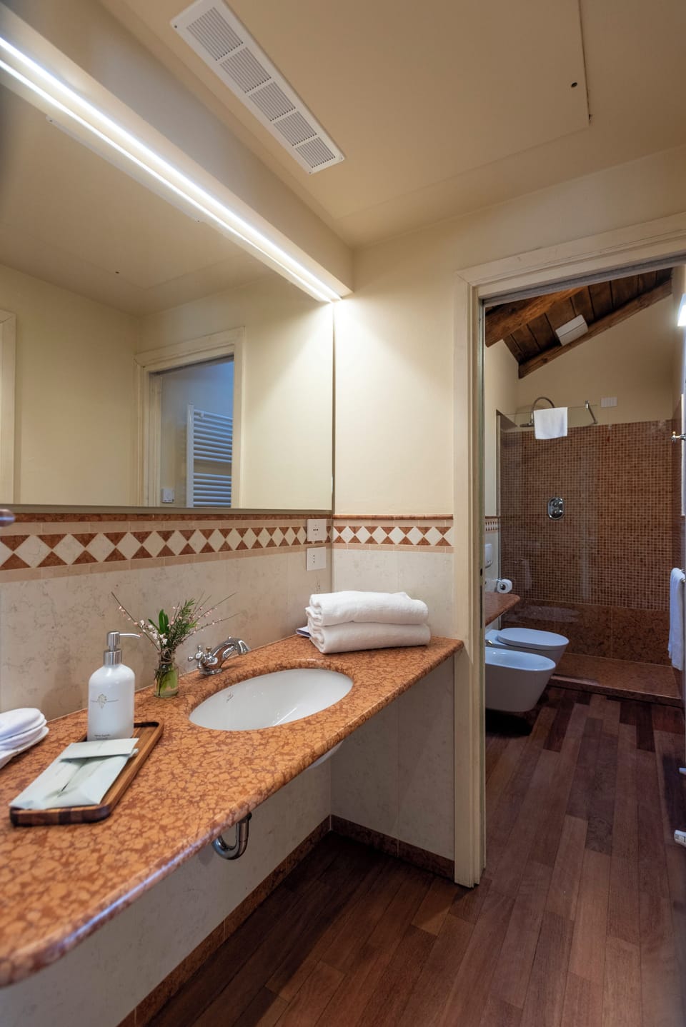 Superior Suite | Bathroom | Shower, eco-friendly toiletries, hair dryer, slippers