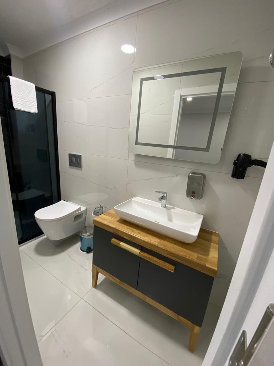 Standard Room, City View | Bathroom