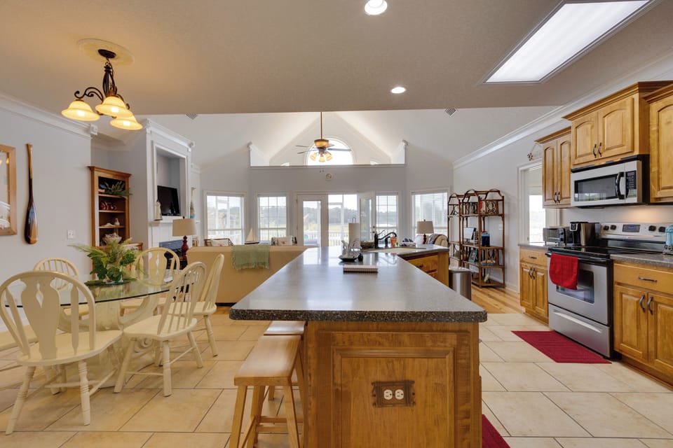 House (5 Bedrooms) | Interior
