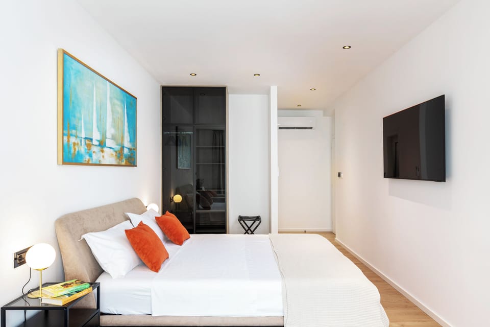 Deluxe Double Room, Partial Sea View | Hypo-allergenic bedding, memory foam beds, minibar, desk
