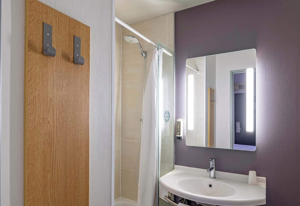 Shower, towels