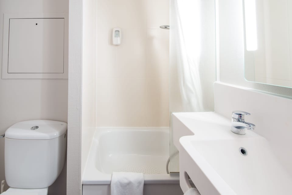 Shower, towels