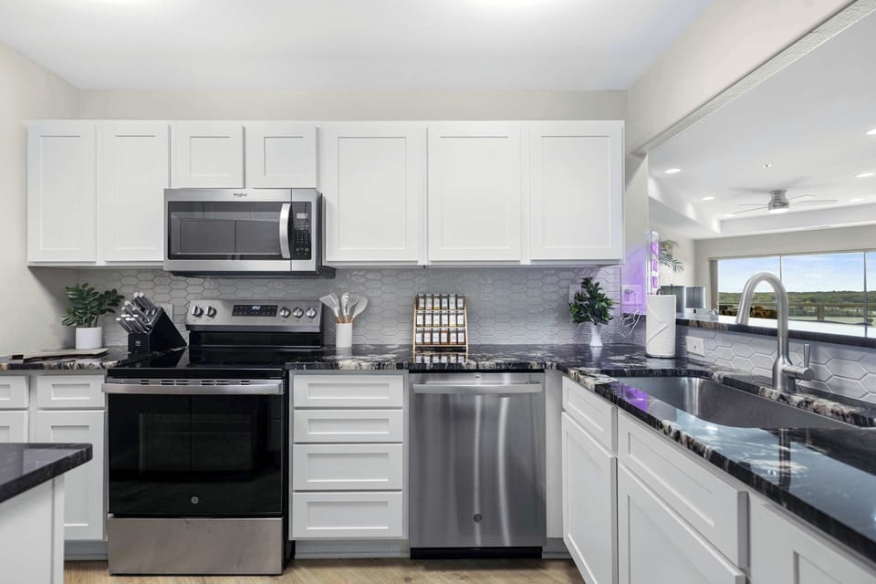 Condo, Multiple Beds, Balcony (Emerald Bay Oasis) | Private kitchen | Fridge, microwave, oven, stovetop