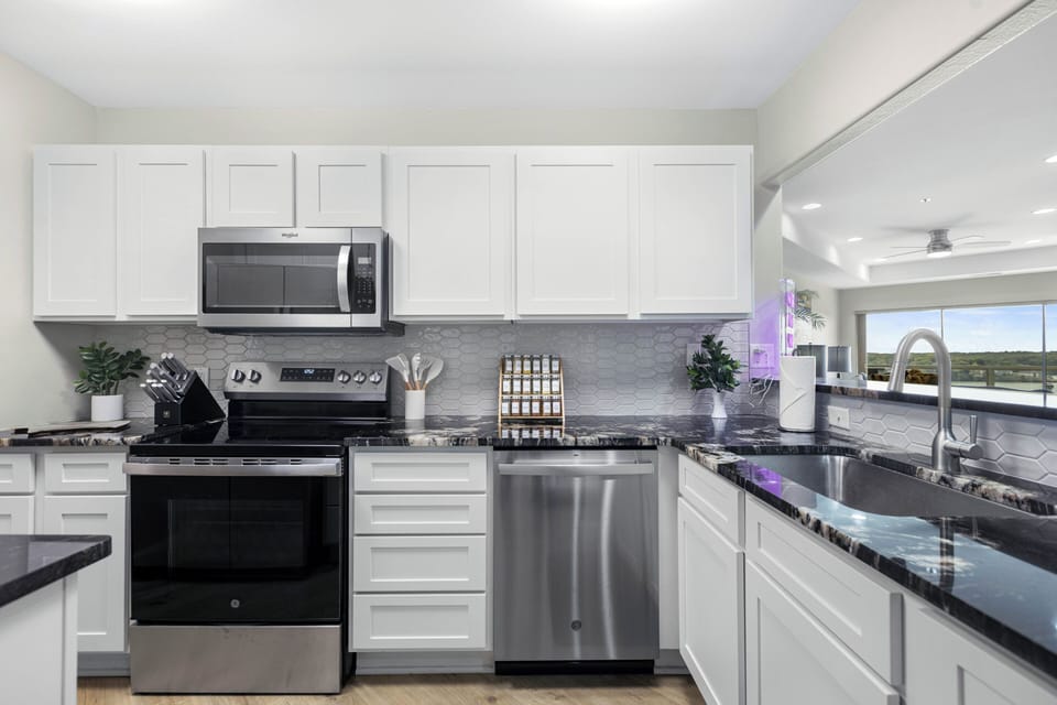 Condo, Multiple Beds, Balcony (Emerald Bay Oasis) | Private kitchen | Coffee/tea maker, fridge, microwave, oven