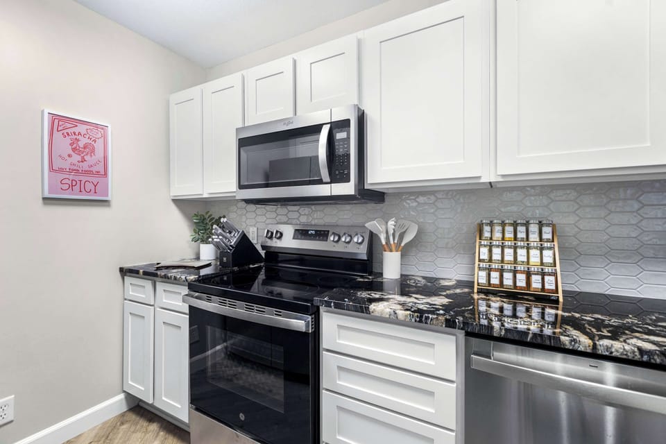 Condo, Multiple Beds, Balcony (Emerald Bay Oasis) | Private kitchen | Fridge, microwave, oven, stovetop