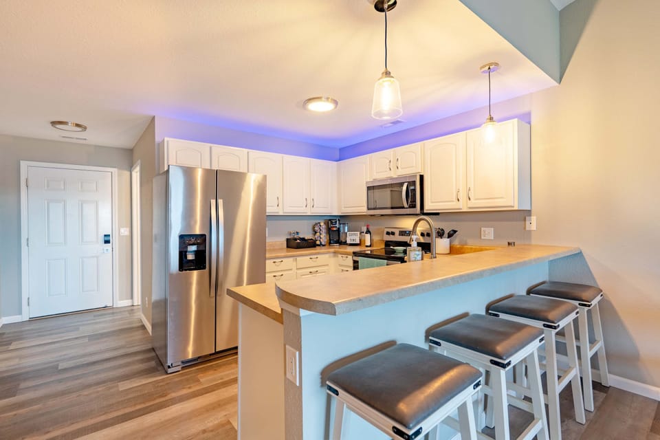 Condo, Multiple Beds, Balcony (Highland Shores Haven) | Private kitchen | Fridge, microwave, oven, stovetop