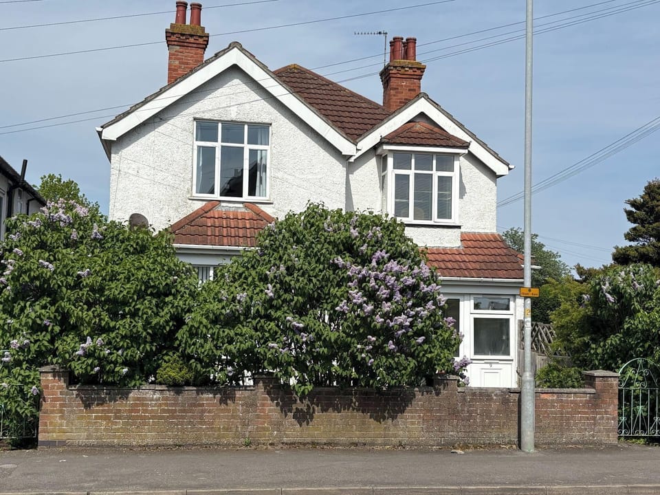 5 Bed Villa - Sleeps 10 - Pets - Garden - Parking House in Skegness