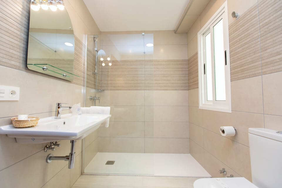 Shower, free toiletries, hair dryer, towels