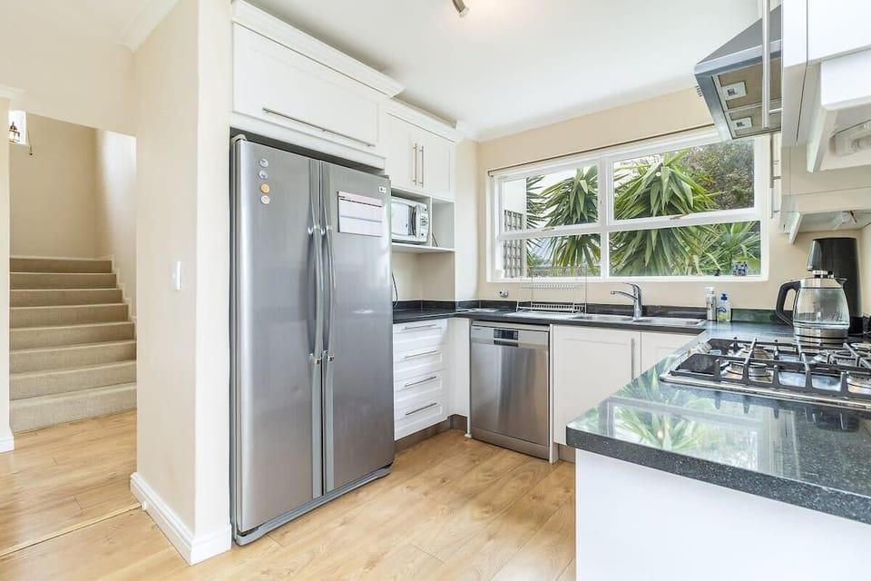 House, Multiple Beds, Pool Access, Ocean View (Harbour Lights ) | Private kitchen | Fridge, microwave, oven, stovetop