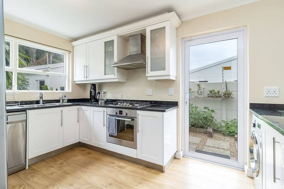 House, Multiple Beds, Pool Access, Ocean View (Harbour Lights ) | Private kitchen | Fridge, microwave, oven, stovetop