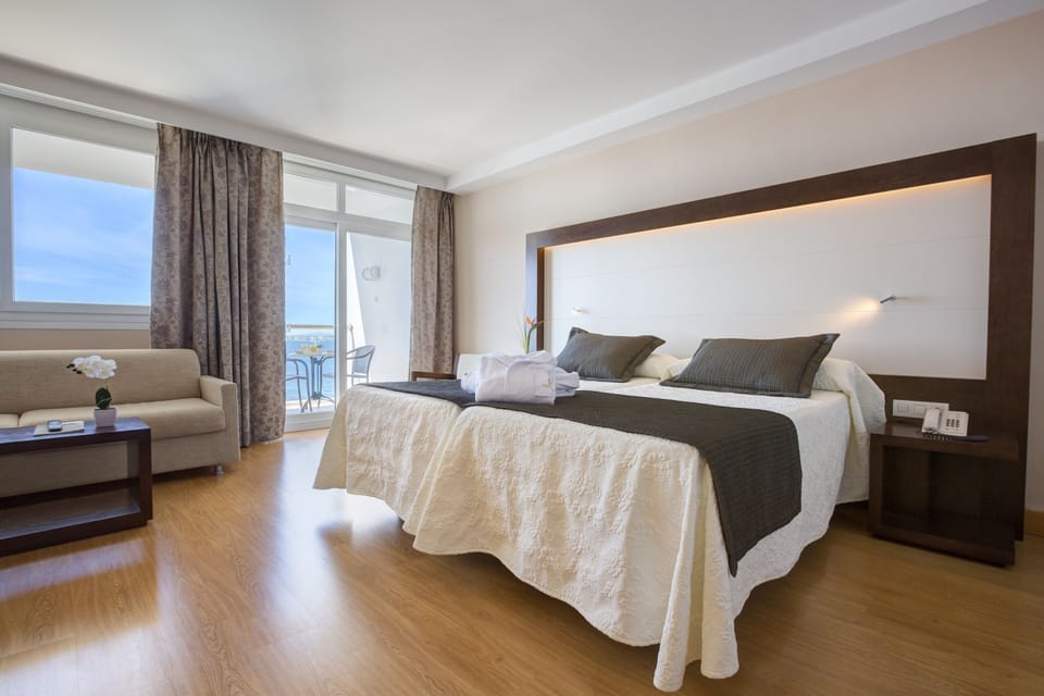 Minibar, in-room safe, desk, soundproofing