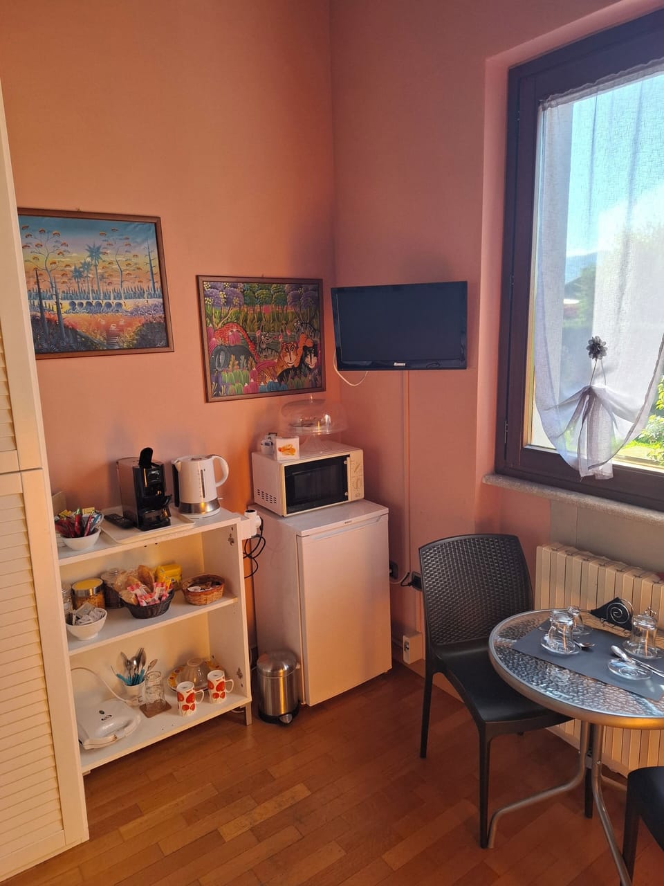 Twin Room, Mountain View | In-room dining