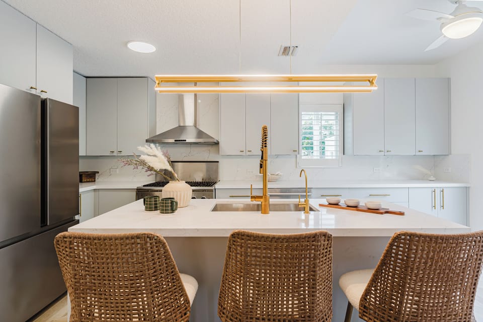 Deluxe House, Multiple Bedrooms, Garden View | Private kitchen | Full-size fridge, microwave, oven, stovetop